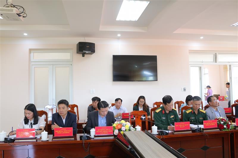 Các đại biểu tham dự hội thảo.