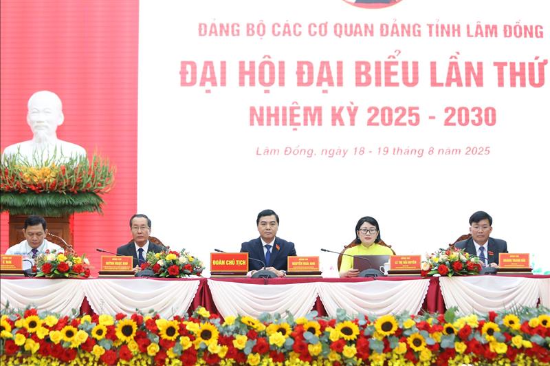 Đoàn Chủ tịch điều hành Đại hội