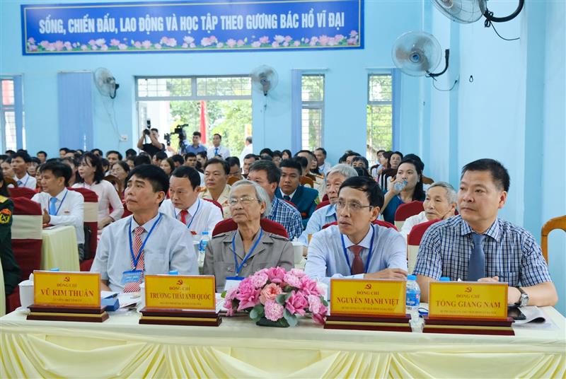 Lãnh đạo các sở, ngành và Đảng ủy các địa phương tham dự Đại hội