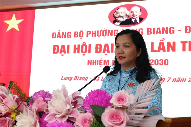 Bí thư Đảng ủy, Chủ tịch HĐND phường Lang Biang - Đà Lạt Trần Thị Chúc Quỳnh phát biểu khai mạc Đại hội