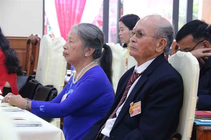 Các đại biểu lão thành tham dự Đại hội