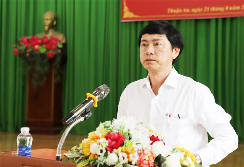 Bí thư Đảng ủy xã Thuận An Lê Văn Hoàng báo cáo sơ bộ công tác vận hành mô hình chính quyền địa phương 2 cấp và tình hình phát triển kinh tế - xã hội