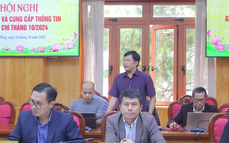 Nhà báo Gia Bình - Báo Thanh Niên đặt câu hỏi tại Hội nghị