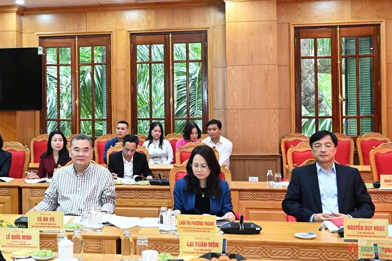 Các đại biểu tại buổi làm việc.
