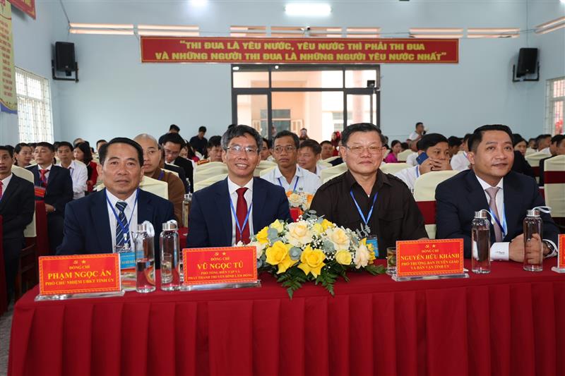 Lãnh đạo các sở, ngành, địa phương tham gia Đại hội