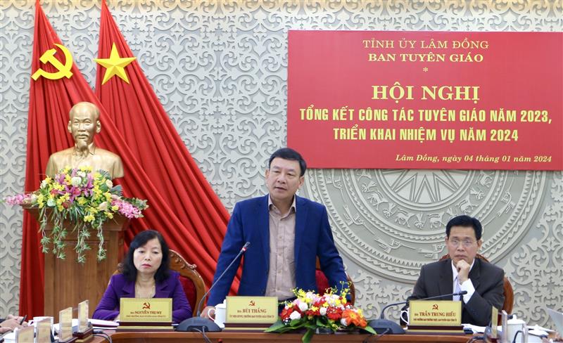Đồng chí Bùi Thắng - Ủy viên Ban Thường vụ, Trưởng Ban Tuyên giáo Tỉnh ủy phát biểu chỉ đạo tại hội nghị.