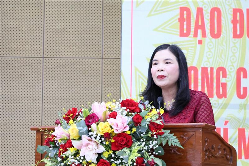 Giám đốc Sở Nội vụ tỉnh Phạm Thị Tường Vân báo cáo kết quả Chương trình phối hợp công tác tuyên giáo, dân vận năm 2024