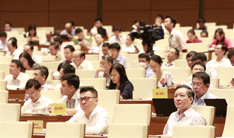 Các đại biểu tham dự Hội nghị toàn quốc nghiên cứu, học tập, quán triệt Nghị quyết Hội nghị lần thứ 5, khóa XIII. (Ảnh: TA)