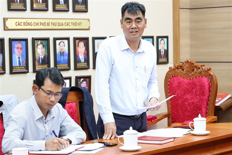 Đại diện MTTQ Việt Nam tỉnh trao đổi tại hội nghị