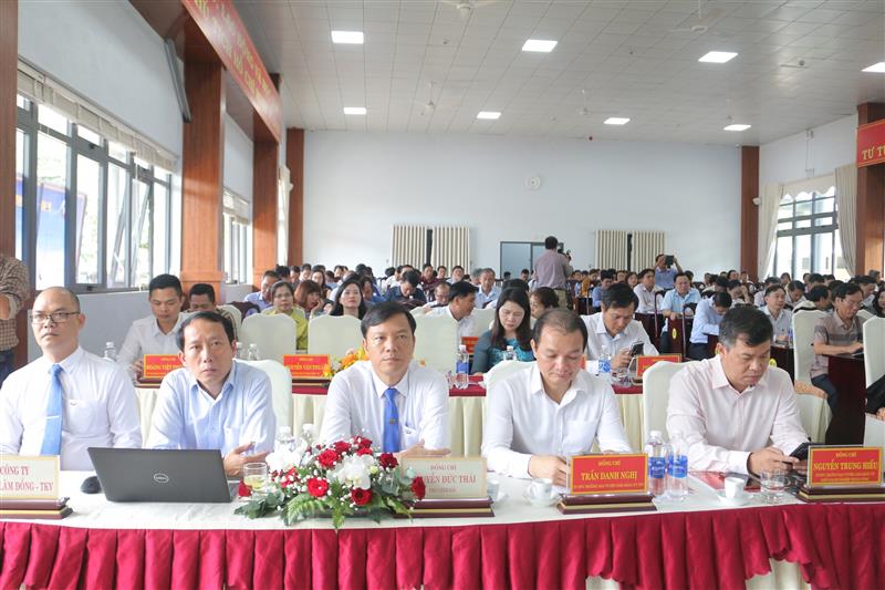 Lãnh đạo Công ty Nhôm Lâm Đồng tham dự hội nghị