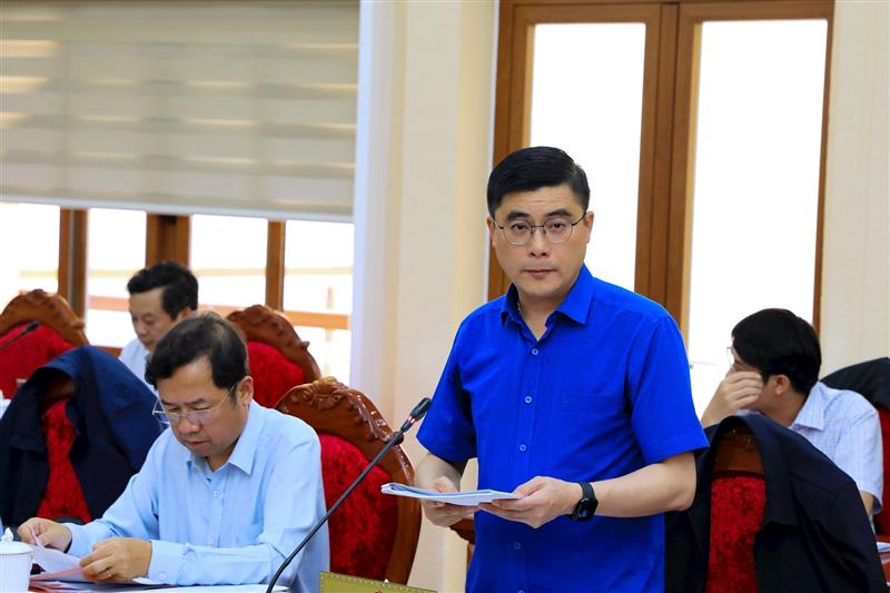 Ủy viên Ban Thường vụ Tỉnh ủy, Chánh Văn phòng Tỉnh ủy Nguyễn Khắc Bình báo cáo sơ bộ về công tác chuẩn bị và Dự thảo văn kiện