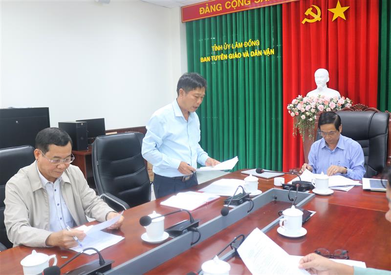 Đ/c Huỳnh Minh Hải - Phó Trưởng Ban Tuyên giáo và Dân vận Tỉnh ủy, Trưởng Ban Giám khảo báo cáo kết quả vòng sơ khảo Hội thi