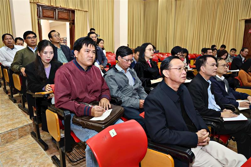 Cán bộ các phòng, ban Báo và PTTH tỉnh Lâm Đồng dự buổi làm việc