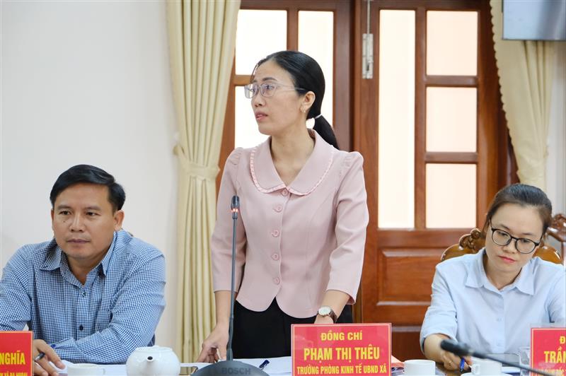 Đại diện Phòng Kinh tế xã Đạ Huoai phát biểu tại buổi làm việc