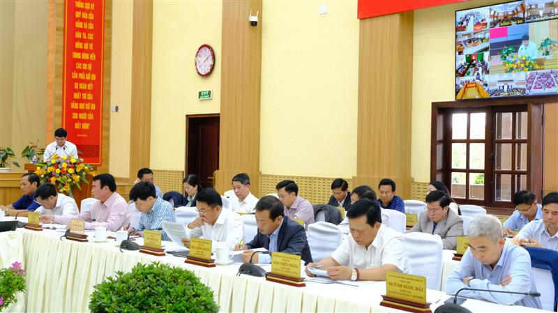Các đại biểu tham dự Hội nghị ở Hội trường Tỉnh ủy.