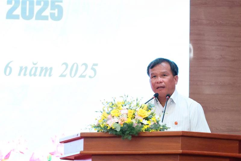 Đồng chí Lê Minh Quang - Phó Trưởng Ban Tuyên giáo và Dân vận Tỉnh ủy báo cáo tóm tắt công tác tuyên giáo 5 tháng đầu năm 2025