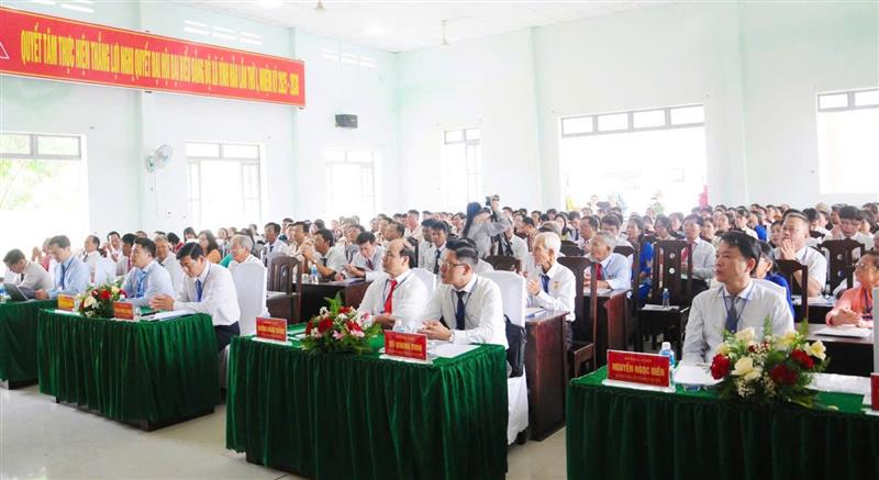 Các đại biểu tham dự Đại hội Đảng bộ xã Vĩnh Hảo