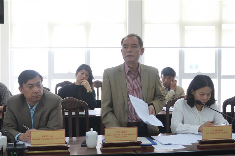 Đại diện lãnh đạo Sở Tài nguyên và Môi trường thông tin về công tác quy hoạch khoáng sản.
