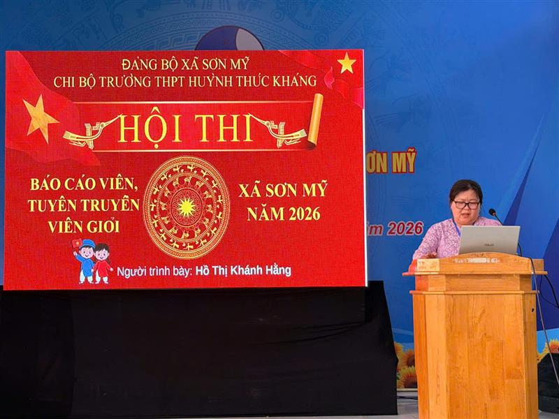 Thi sinh trình bày chuyên đề tuyên truyền.