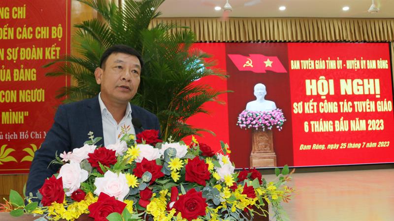 Đồng chí Bùi Thắng - Ủy viên Ban Thường vụ, Trưởng Ban Tuyên giáo Tỉnh ủy phát biểu kết luận hội nghị.