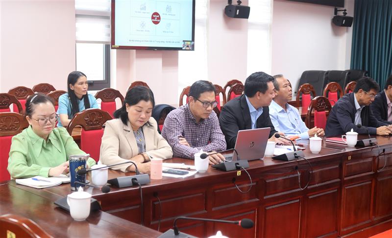 Các đồng chí báo cáo viên Tỉnh ủy tham dự Hội nghị.