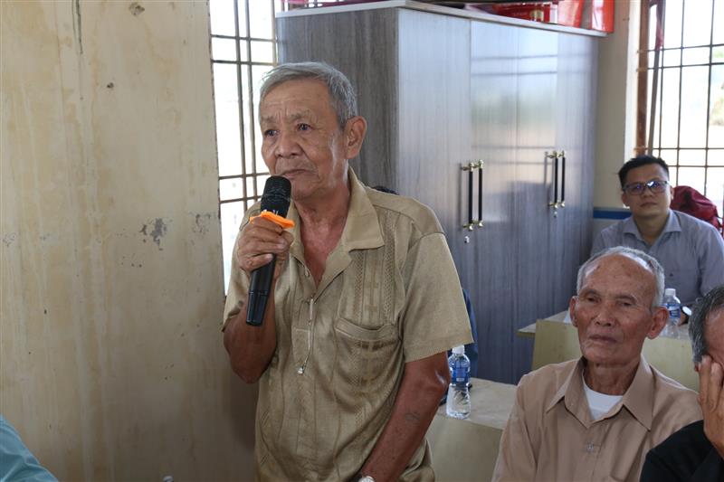 Cử tri nêu ý kiến tại hội nghị