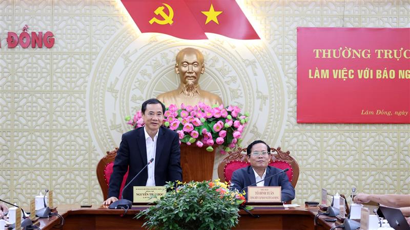 Quyền Bí thư Tỉnh ủy Lâm Đồng Nguyễn Thái Học trao đổi nội dung làm việc với Báo Người Lao Động