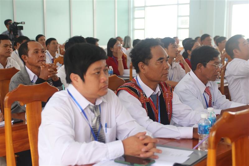 Đại biểu tham dự Đại hội Đảng bộ xã La Dạ.
