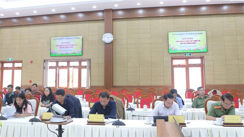 Đại diện lãnh đạo các sở, ngành tham dự hội nghị.