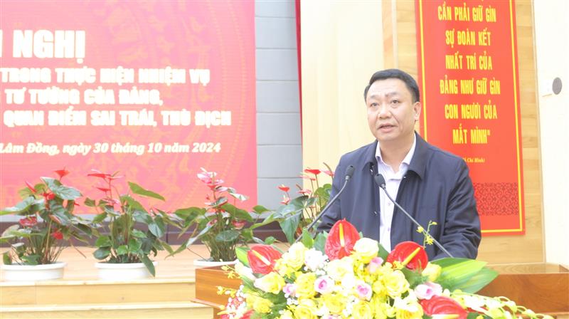 Lãnh đạo Sở Thông tin và Truyền thông tham luận về công tác lãnh đạo, chỉ đạo và thực hiện nhiệm vụ xử lý khủng hoảng thông tin, ngăn chặn, xử lý thông tin xấu độc, các quan điểm sai trái, thù địch trên không gian mạng đối với một số vụ việc cụ thể