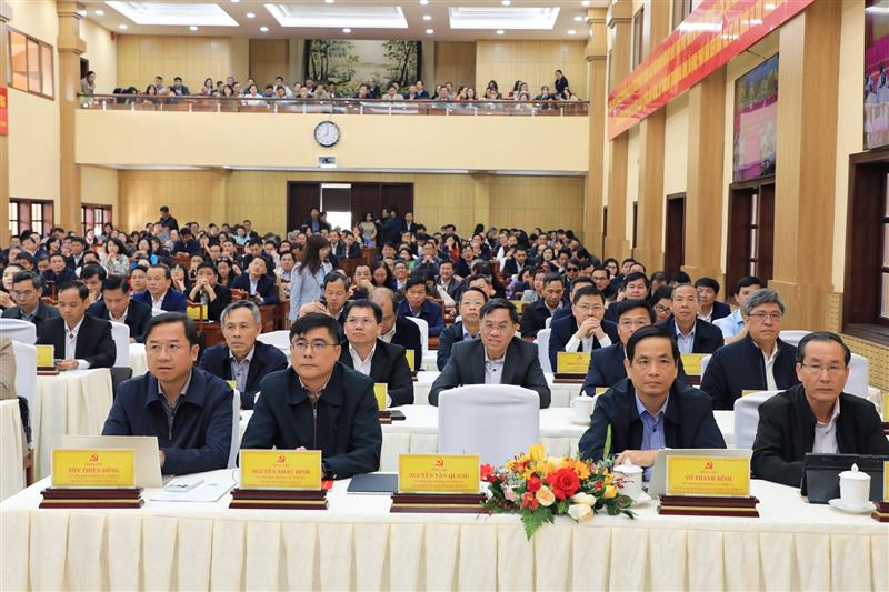 Các đại biểu Lâm Đồng nghe trình bày các chuyên đề về Nghị quyết số 79 và Nghị quyết số 80 của Bộ Chính trị