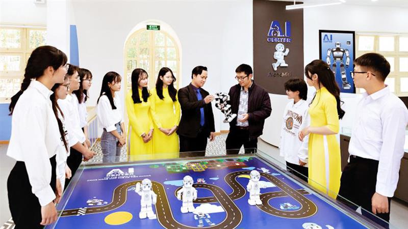 Là ngôi trường đầu tiên của khu vực Tây Nguyên và Duyên hải Nam Trung Bộ có Trung tâm trí tuệ nhân tạo.