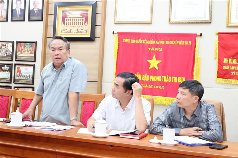 Đại diện Hội Cựu chiến binh tỉnh trao đổi tại hội nghị