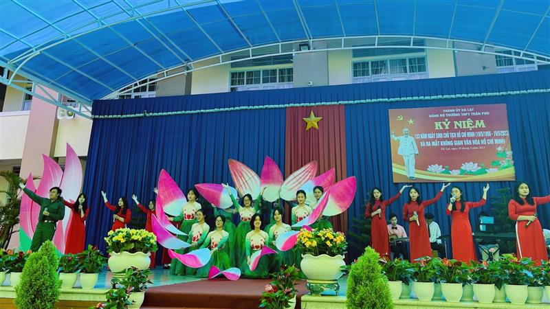 Không gian văn hóa Hồ Chí Minh tại trường THPT Trần Phú bước đầu tạo sức lan tỏa trong đội ngũ cán bộ, giáo viên và học sinh.