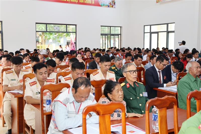 Đông đảo đảng viên tham dự Đại hội