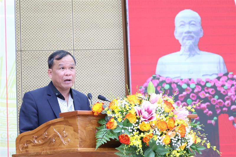 Phó Trưởng Ban Tuyên giáo và Dân vận Tỉnh ủy Lê Minh Quang  báo cáo kết quả hoạt động của Ban Chỉ đạo thực hiện Quy chế dân chủ ở cơ sở tỉnh năm 2024