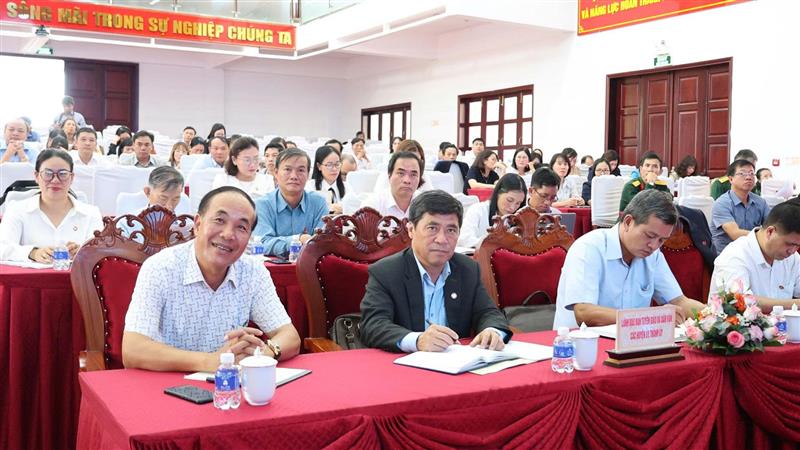 Các đại biểu tham dự hội nghị