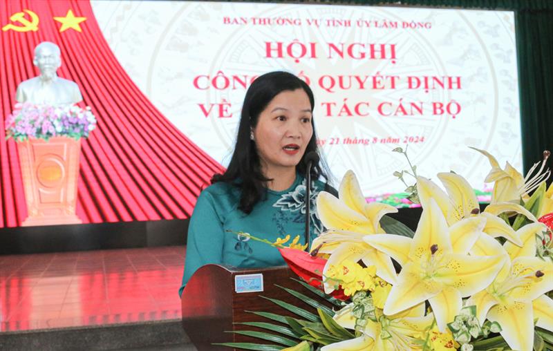 Đồng chí Trần Thị Chúc Quỳnh – Tỉnh ủy viên, Bí thư Huyện ủy Lạc Dương phát biểu nhận nhiệm vụ