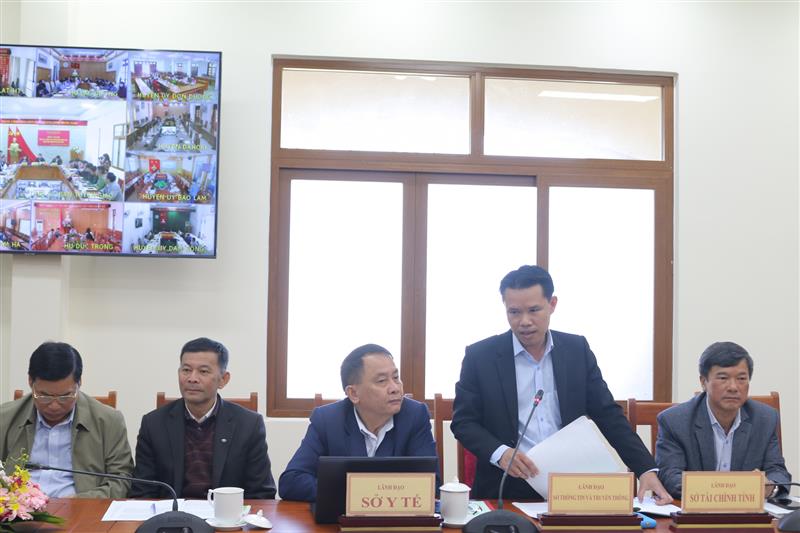 Đại biểu trao đổi ý kiến tại hội nghị trực tiếp.