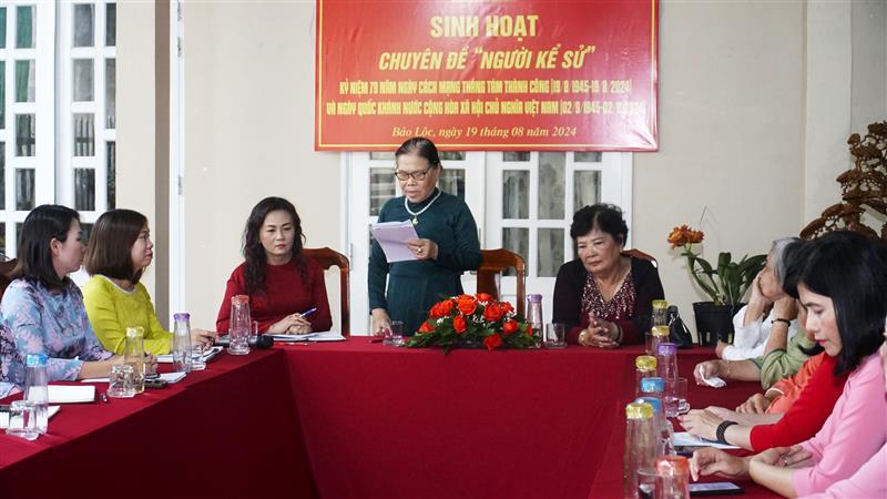 Cô Nguyễn Thị Tuyết Hồng (là cựu tù cách mạng bị địch bắt tù đày) kể về những trận đánh của các Nữ Pháo binh 8/3 trong cuộc kháng chiến chống Mỹ - Ngụy.