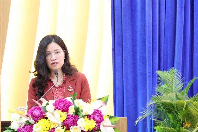 Đại biểu tham luận tại hội nghị