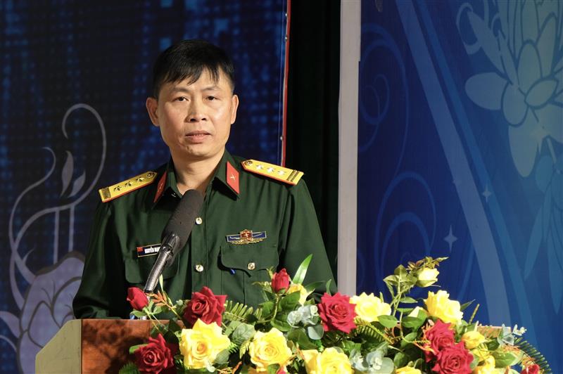 Đại diện Ban CHQS TP Đà Lạt trao đổi những vấn đề đặt ra trong công tác phối hợp thông tin tuyên truyền từ cơ sở.