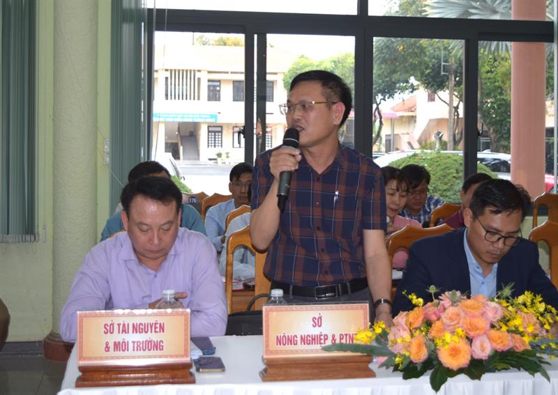 Lãnh đạo  Sở Nông nghiệp và Phát triển nông thôn phát biểu tại buổi làm việc