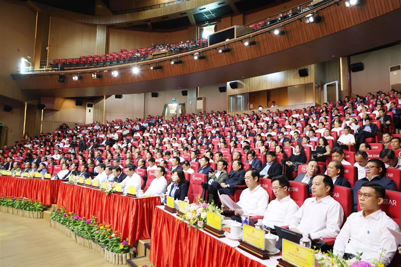 Hội nghị sơ kết 1 năm thực hiện mô hình chính quyền địa phương 2 cấp được tổ chức trực tiếp tại khu vực Đà Lạt, kết nối trực tuyến với 124 xã, phường, đặc khu