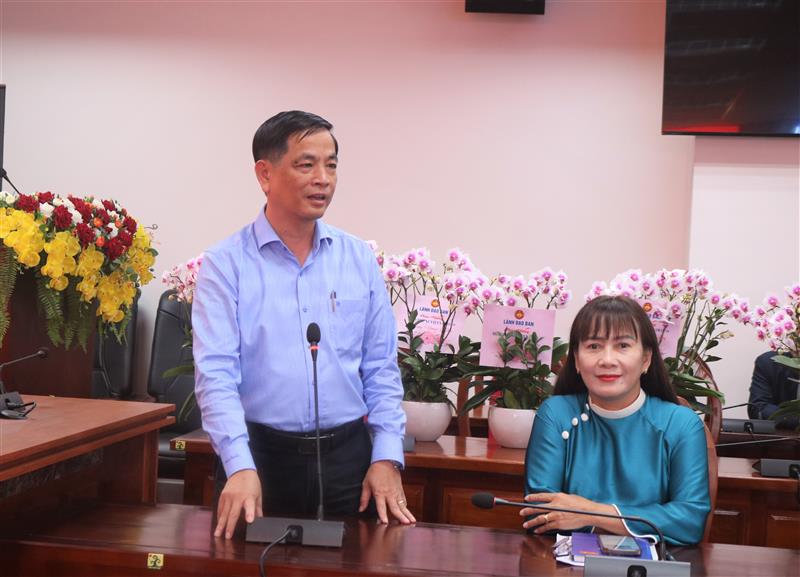 Đ/c Võ Thanh Bình, Ủy viên Ban Thường vụ Tỉnh ủy, Trưởng Ban Tuyên giáo và Dân vận Tỉnh ủy phát biểu chúc mừng cán bộ, công chức, người lao động nữ cơ quan