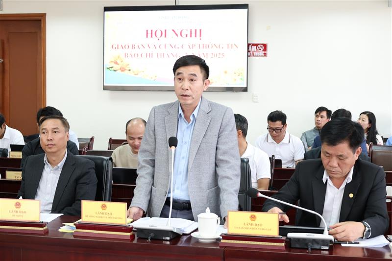Đại diện lãnh đạo Sở Nông nghiệp và Môi trường thông tin về xử lý vụ việc cây rừng bị đầu độc ở Lâm Đồng