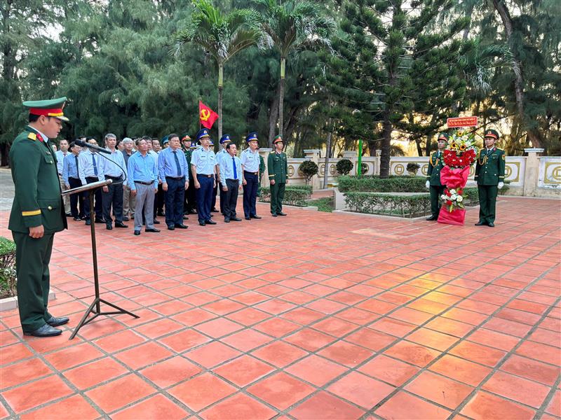 Viếng Bia ghi danh tại Đặc khu Phú Quý