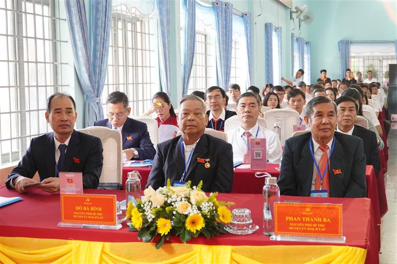Đại biểu là cán bộ hưu trí, lãnh đạo xã Kiến Đức tham dự Đại hội