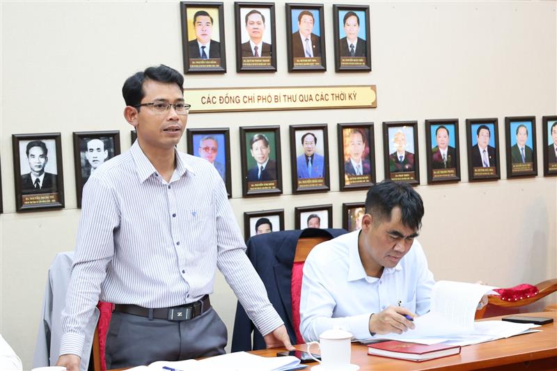 Đại diện Tỉnh Đoàn trao đổi tại hội nghị