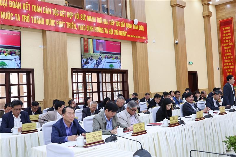Các đồng chí Ủy viên Ban Chấp hành Đảng bộ tỉnh tham dự hội nghị